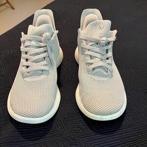 Vivaia unisex urban mesh tennis shoe